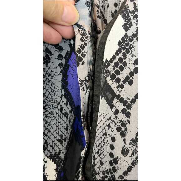 Milly Silk Partial Hook Front Closure Shirt Blouse  Women's Size 0  Purple Snake - Picture 4 of 8